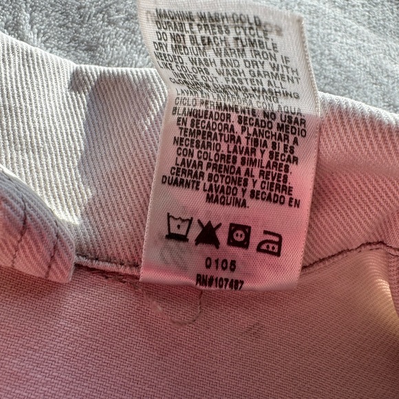 Vintage Levi’s White Jean Trucker Jacket - Picture 4 of 7